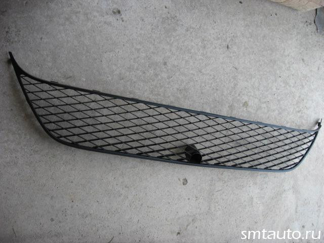 Решетка в бампер центральная Mitsubishi Outlander XL (CW) 2006-2012