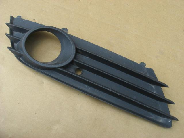 Решетка в бампер правая Opel Astra H 2004>