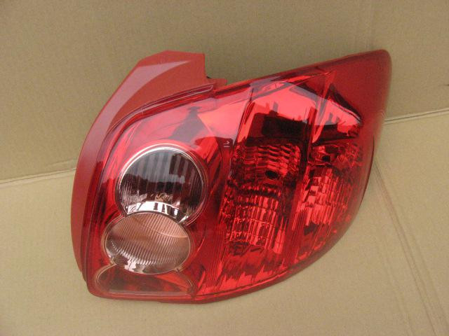Фонарь задний правый Toyota Auris E15 2006-2012