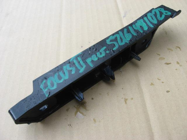 Направляющая переднего бампера Ford Focus II 2008-2011