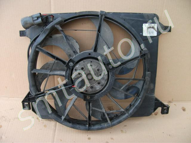 Диффузор радиатора для Ford Focus II 2005-2008, OEM 3M5H-8C607-SB (фото)