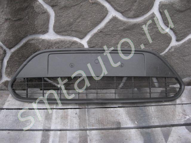 Решетка в бампер центральная для Ford Focus II 2008-2011, OEM 1497510 (фото)