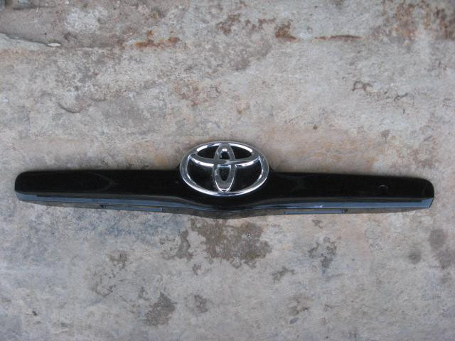 Накладка крышки багажника Toyota Camry V40 2006-2011