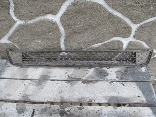 Решетка в бампер центральная Honda Pilot 2008>