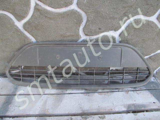 Решетка в бампер центральная для Ford Focus II 2008-2011, OEM 1497510 (фото)