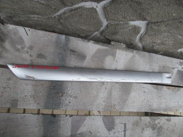 Молдинг двери задней правой Mitsubishi Lancer (CS) 2003-2006