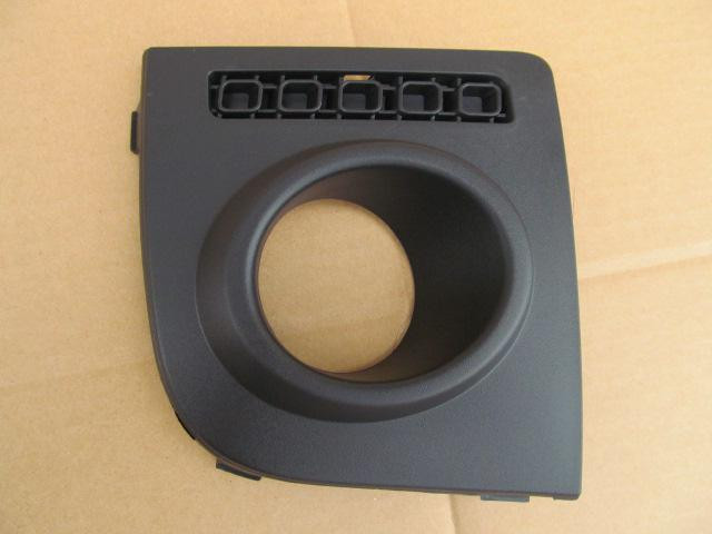 Решетка в бампер правая Ford Fusion 2002>