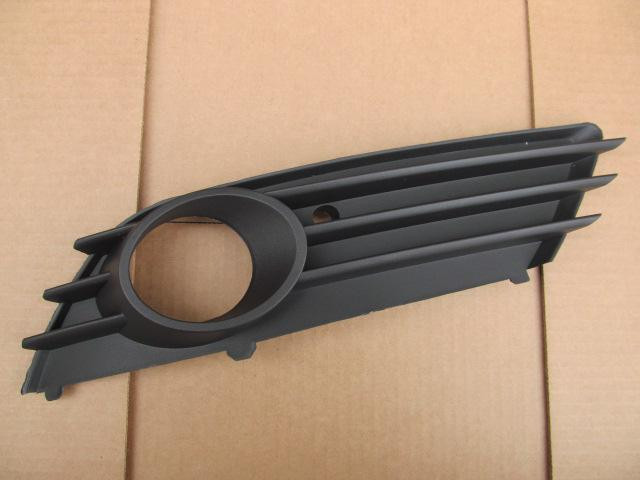 Решетка в бампер правая Opel Astra H 2004>