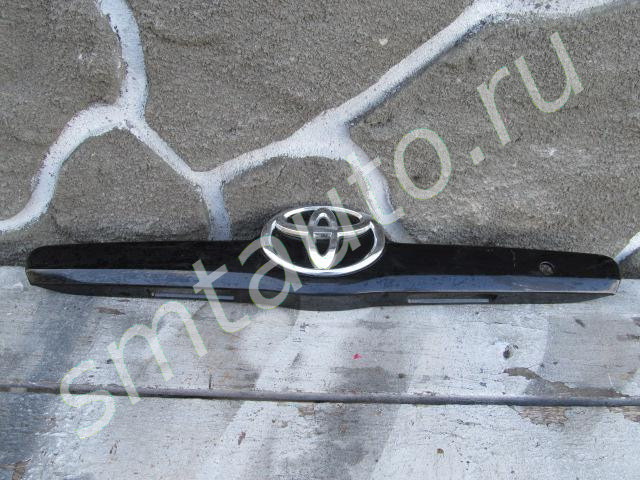 Накладка крышки багажника для Toyota Camry V40 2006-2011, OEM 76811-33100 (фото)