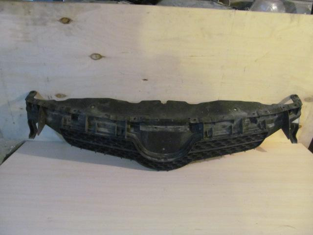 Решетка радиатора Toyota Auris E15 2006-2012