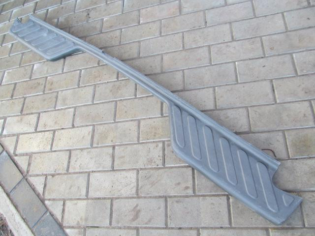 Накладка заднего бампера Nissan Navara 2005>