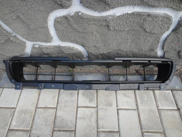 Решетка в бампер центральная Mitsubishi Lancer (CS) 2003-2006