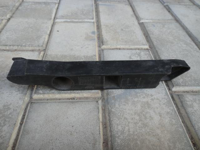 Направляющая переднего бампера Ford Focus II 2008-2011