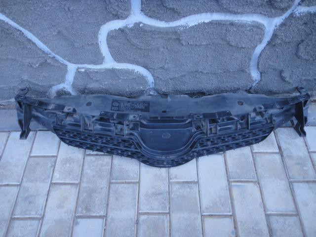 Решетка радиатора Toyota Auris E15 2006-2012