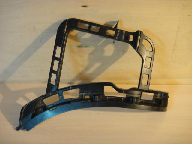 Направляющая заднего бампера Volkswagen Passat B7 2011-2015