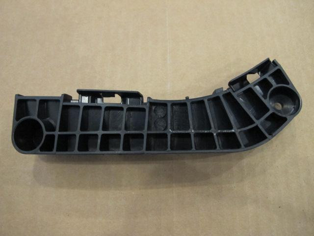 Направляющая переднего бампера Toyota Camry V40 2006-2011