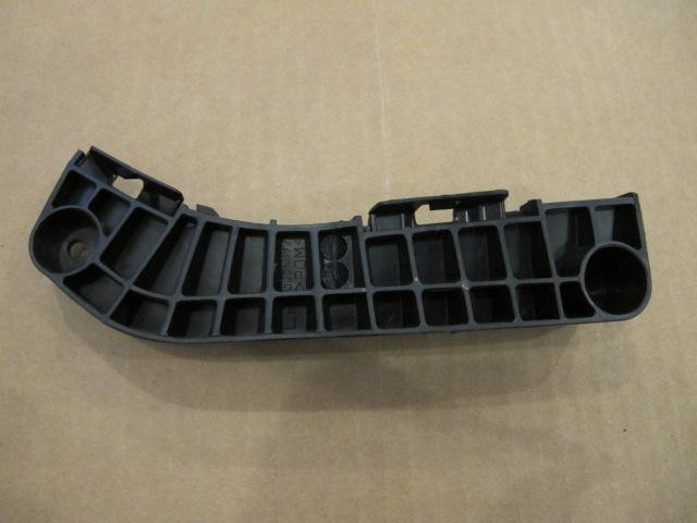 Направляющая переднего бампера Toyota Camry V40 2006-2011