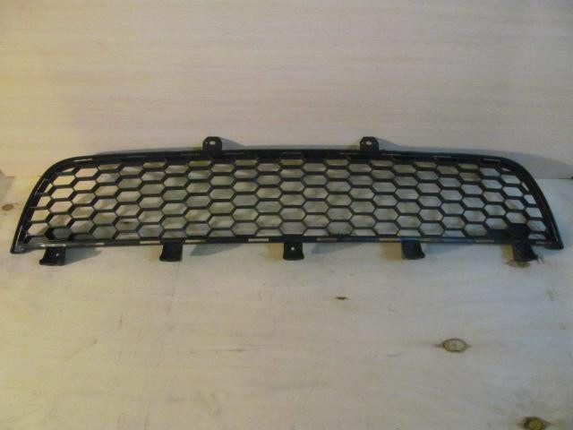 Решетка в бампер центральная Mitsubishi Pajero Sport (KH) 2008-2015