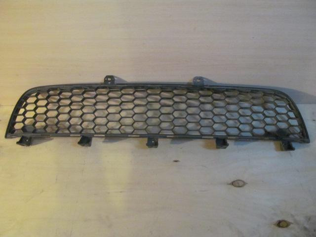 Решетка в бампер центральная Mitsubishi Pajero Sport (KH) 2008-2015