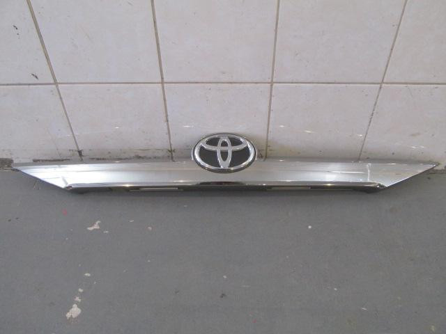 Молдинг крышки багажника Toyota Camry V50 2011-2018