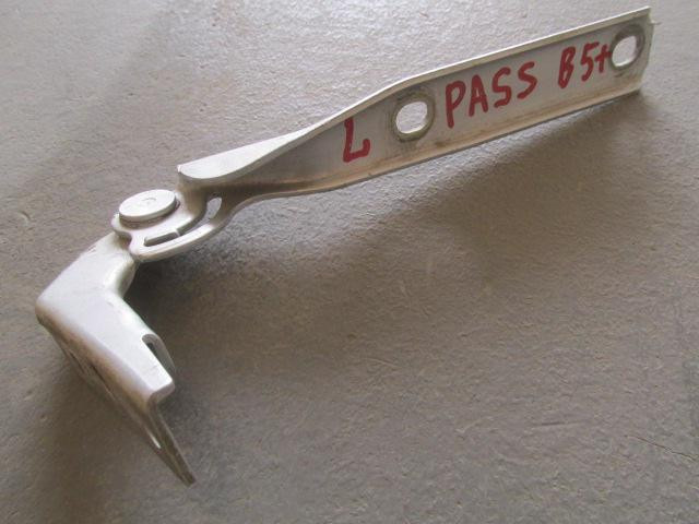 Петля капота левая Volkswagen Passat B5 2000-2005