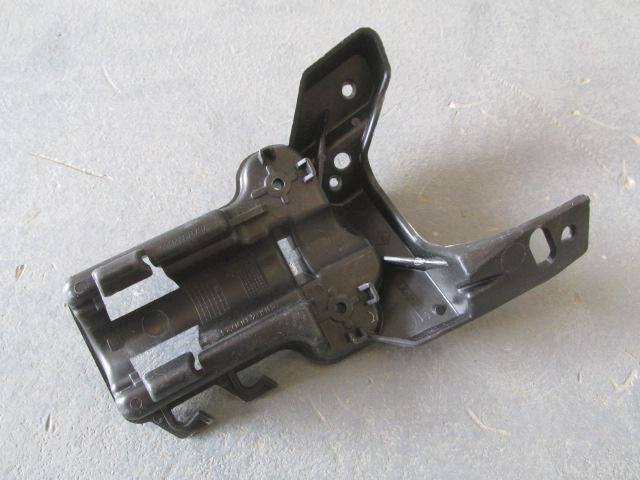 Кронштейн форсунки омывателя фар Renault Fluence 2010>