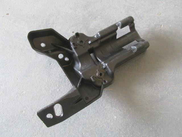 Кронштейн форсунки омывателя фар Renault Fluence 2010>