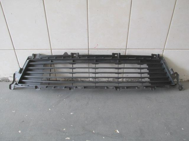 Решетка в бампер центральная Lexus ES 2012-2018