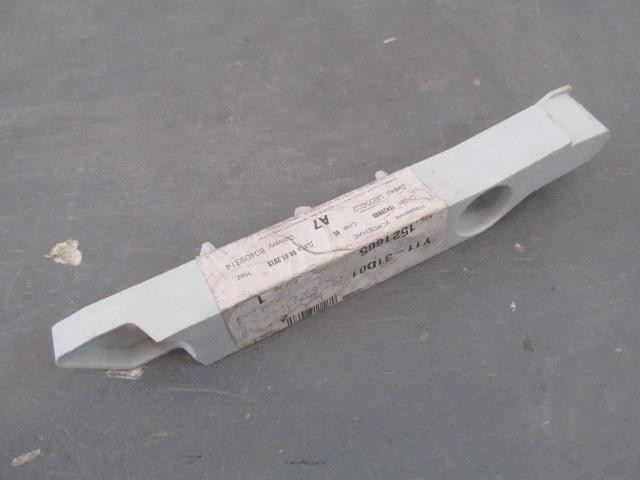 Направляющая переднего бампера Ford Focus II 2008-2011