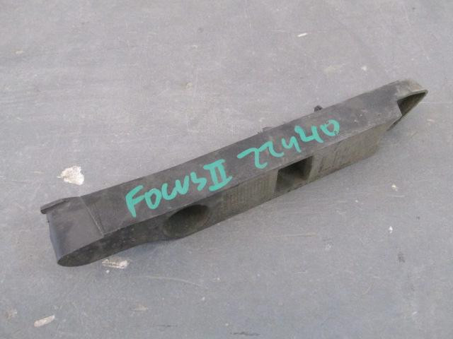 Направляющая переднего бампера Ford Focus II 2008-2011