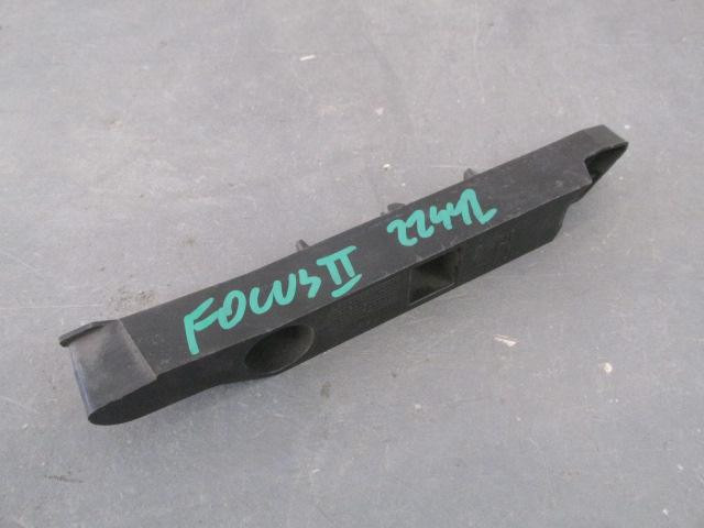 Направляющая переднего бампера Ford Focus II 2008-2011