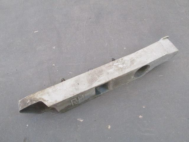 Направляющая переднего бампера Ford Focus II 2008-2011