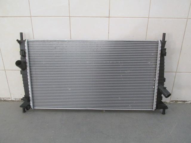 Радиатор охлаждения Volvo S40 2004-2012
