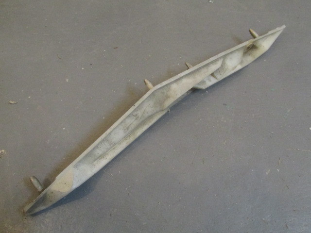 Направляющая переднего бампера Ford Focus I 1998-2004