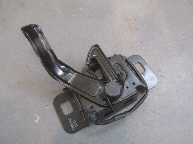 Замок капота Opel Astra J 2010>