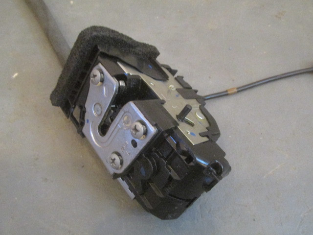 Замок двери задней левой Nissan Juke 2011>
