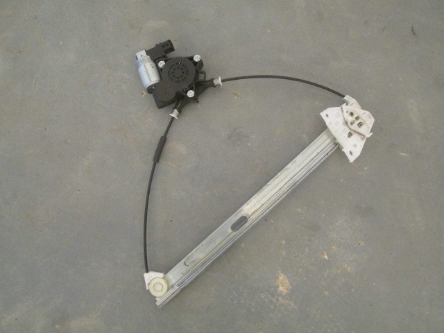 Стеклоподъемник электр. передний Mazda 3 (BK) 2003-2009