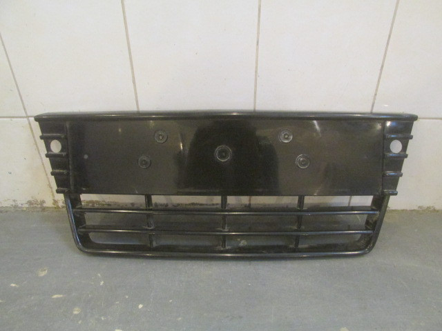 Решетка в бампер центральная Ford Focus III 2011>