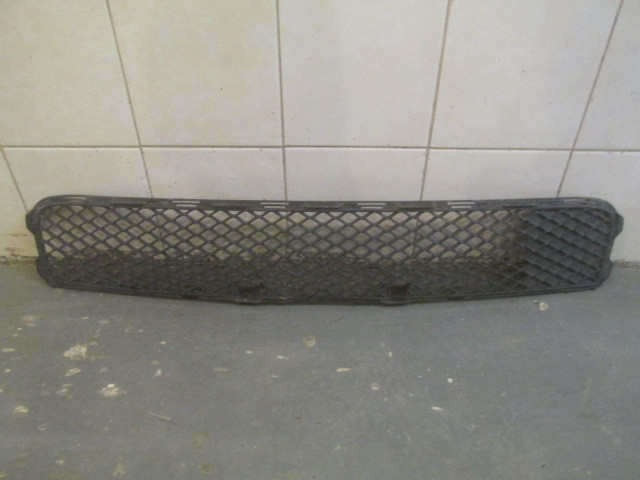 Решетка в бампер центральная Mitsubishi Lancer 2007>