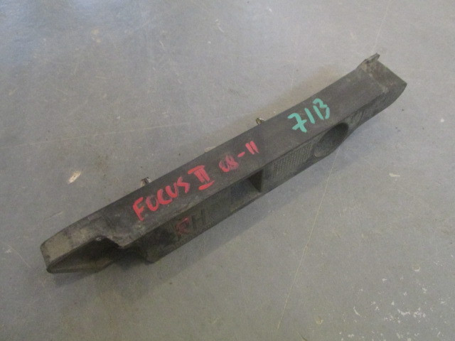 Направляющая переднего бампера Ford Focus II 2008-2011
