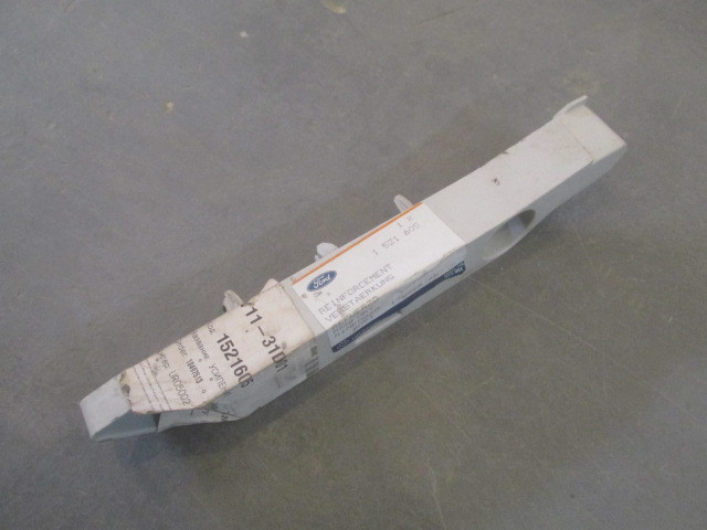 Направляющая переднего бампера Ford Focus II 2008-2011