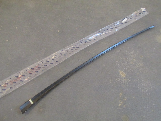 Молдинг лобового стекла Ford Focus III 2011>