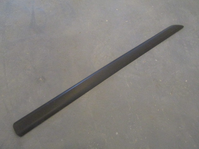 Молдинг двери передней правой Skoda Yeti 2009-2018