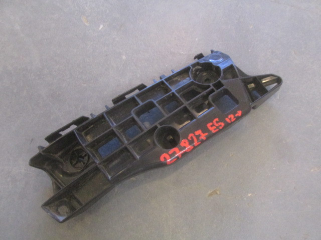 Направляющая переднего бампера Lexus ES 2012-2018