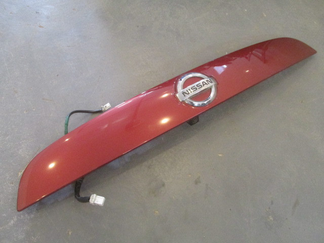 Накладка двери багажника Nissan Juke 2011>