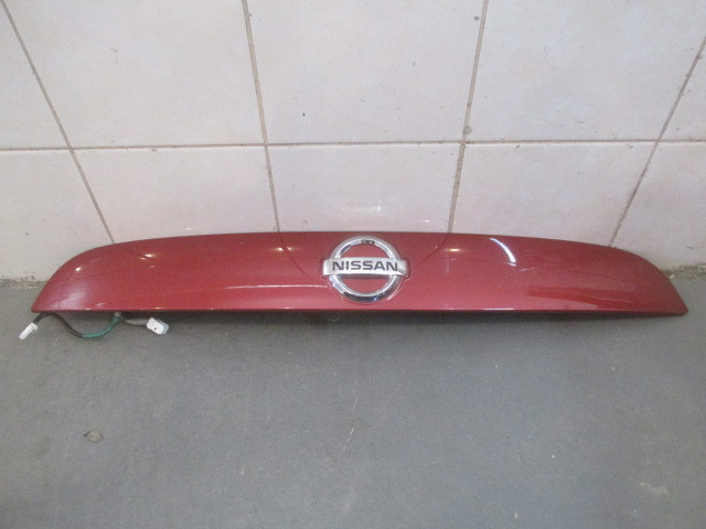 Накладка двери багажника Nissan Juke 2011>