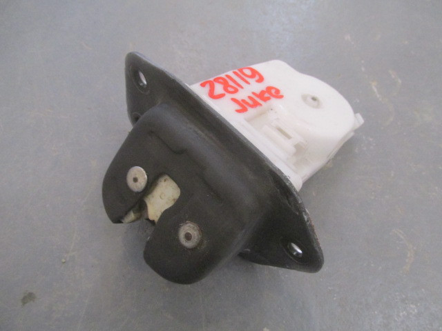 Замок багажника Nissan Juke 2011>