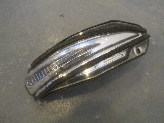 Повторитель указателя поворота Toyota RAV 4 2013-2019