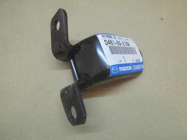 Петля двери передней правой Mazda 3 (BM) 2013-2019