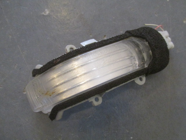 Повторитель указателя поворота Toyota Corolla E15 2006-2013